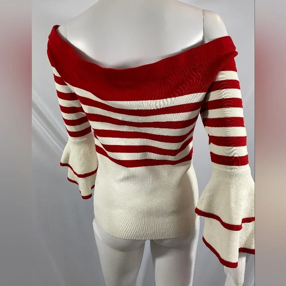 Women Love Token Off Shoulder Sweater - Picture 4 of 6